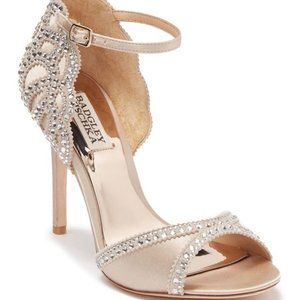 Badgley Mischka Roxy heels size 9M in nude satin